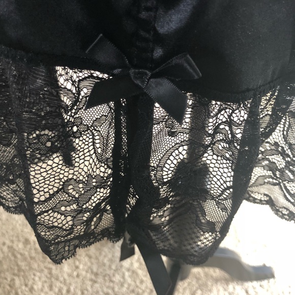 Lingerie - Picture 4 of 5